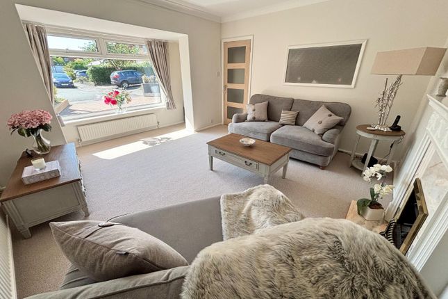 11, Laurel Way, Bramhall photo 2