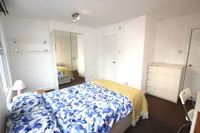 Thumbnail Room to rent in Lower Road, London
