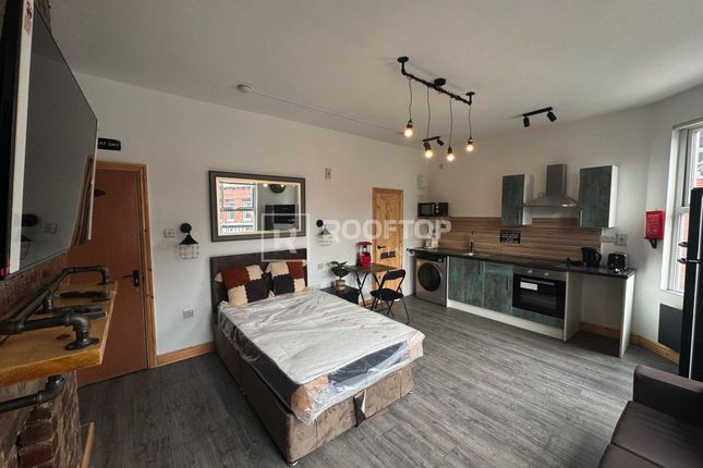 Thumbnail Flat to rent in Cardigan Road, Leeds