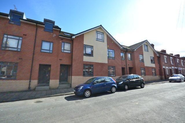 2 bed flat for sale in Fleetwood Court, Leicester LE2