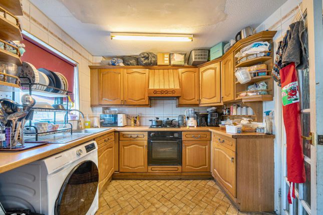 48, Surlingham Close, London photo 3
