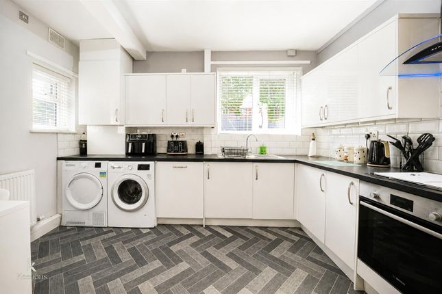 9, Constable Avenue, Burnley photo 3