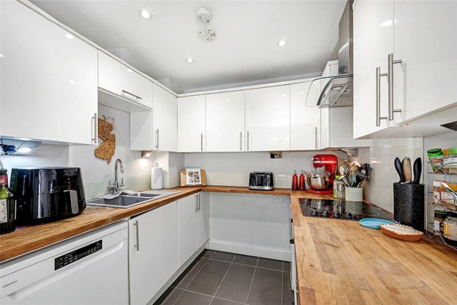 Flat 10, 43, Aynhoe Road, London photo 4
