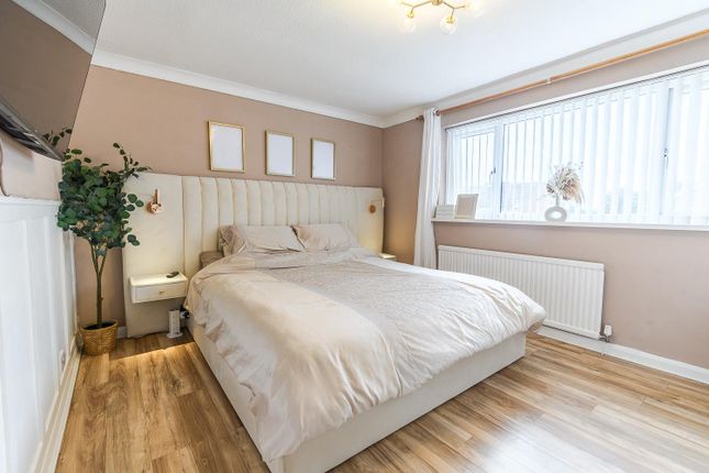 46, Smeaton Close, Barry photo 4