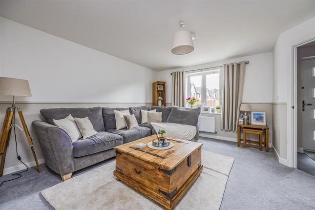 49, Fieldfare Road, Fareham photo 3