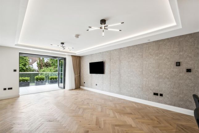 8, Luxley House, Golders Green photo 2