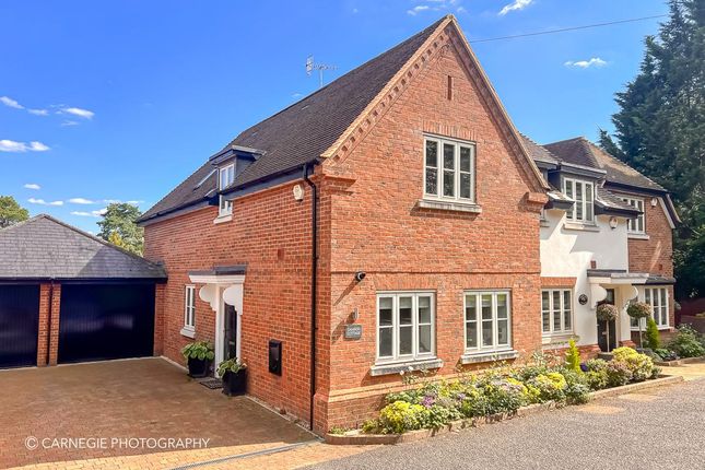 3-bed house on Damson Cottage, Church Street, Welwyn, £2,500/mo