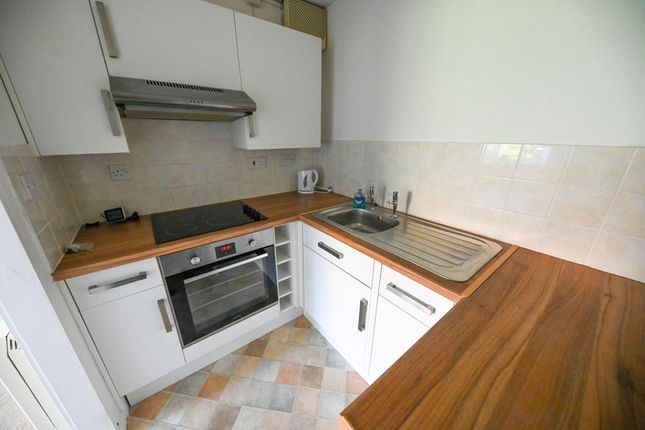 3 Oaklands, Holly Drive, Waterlooville photo 2