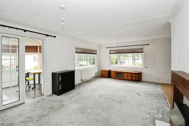 37, Oaklands Park, Woodhall Spa photo 4
