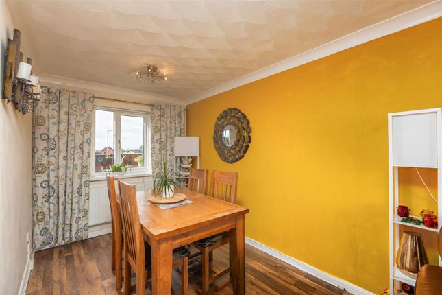 1, Chiltern Close, Swansea photo 4