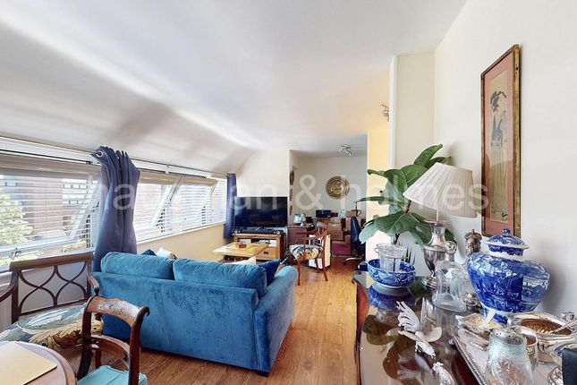 107, Britten Close, London photo 4