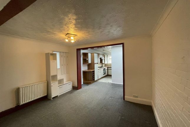 Flat 1 Above Shop, 1, Church Street, Chatham photo 2
