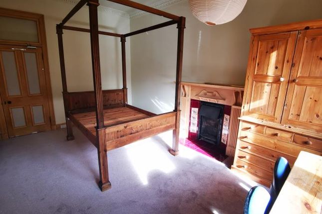 Thumbnail Flat to rent in Strathearn Road, Edinburgh