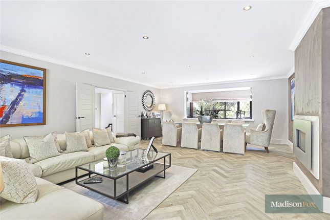4, Stradbroke Park, Chigwell photo 3