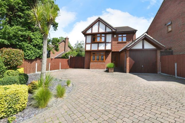 Thumbnail Detached house for sale in High Road North, Laindon, Basildon