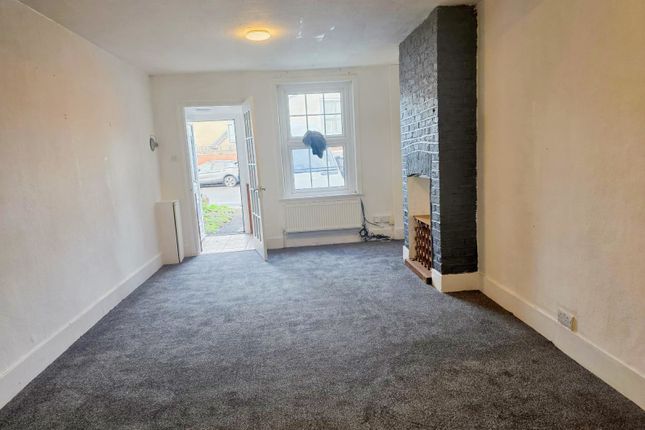 2 Bed Semi-Detached House To Rent New Heston Road, Hounslow Tw5