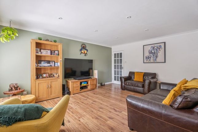 44, Churchill Drive, Marlow photo 3