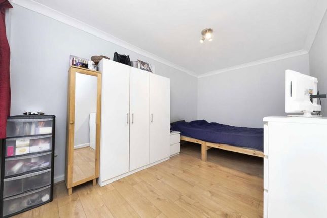 3, Gladstone Mews, London photo 4