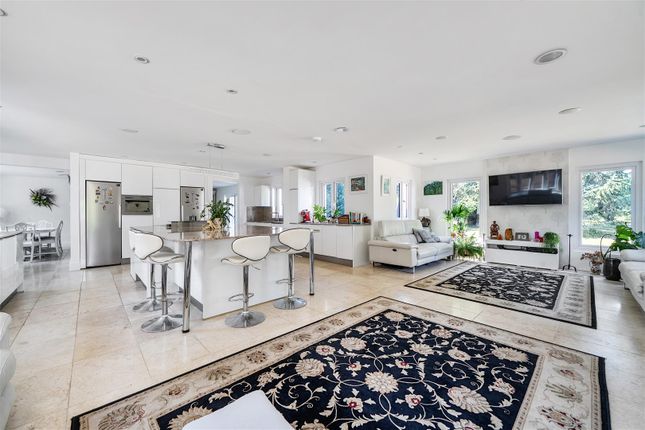Six Oaks, Easthampstead Road, Wokingham photo 4