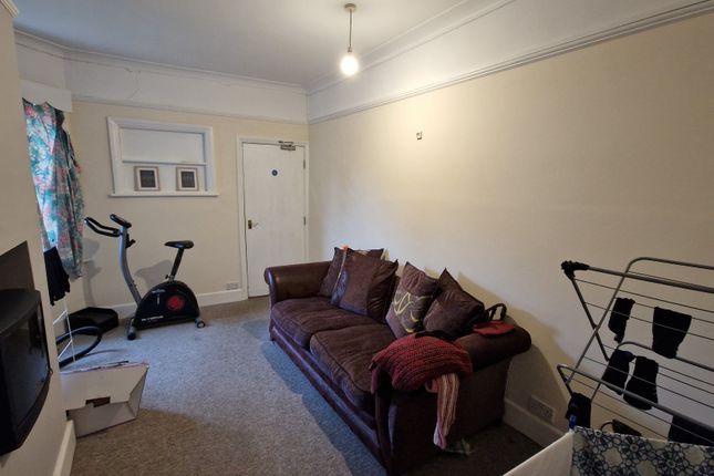 Room to rent in Belvedere Road, Taunton