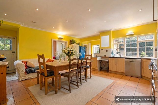 72 Hardy Road, London photo 2