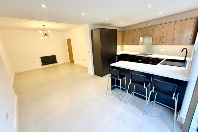 20, Cool Oak Lane, London photo 4