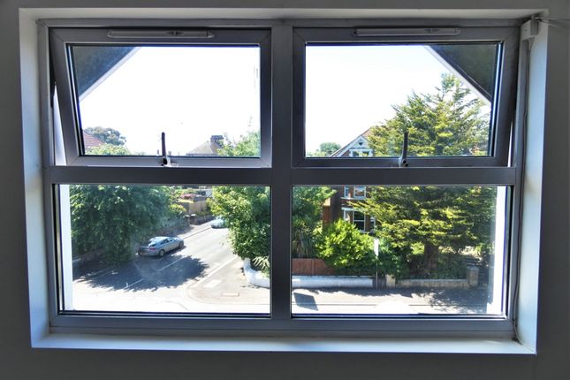 Top Floor Flat, 13, Beachborough Road, Kent photo 4