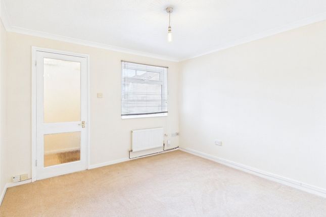 7, Oakridge Close, Gloucester photo 2