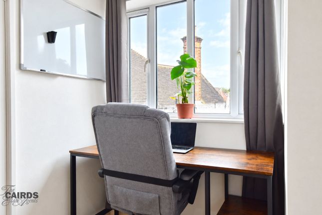 Flat 8, 22, Kingston Avenue, Surrey photo 4