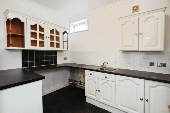 Flat 1, Scott House, Station Approach, Tonbridge photo 3
