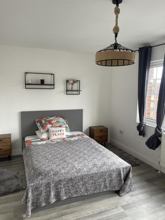 Thumbnail Flat to rent in Edgware Road, Colindale