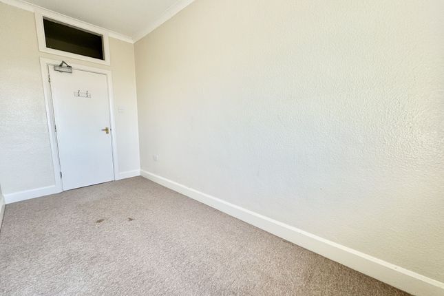 Flat to rent in Palm Bay Avenue, Cliftonville, Margate