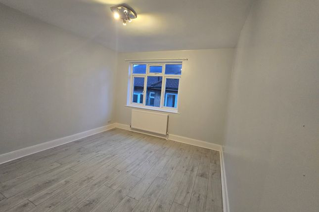 8, Deepdene Court, Winchmore Hill, London  photo 4