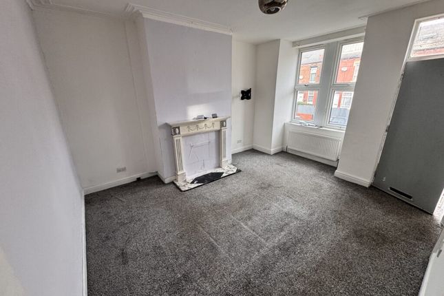 18, Compton Crescent, Leeds photo 3