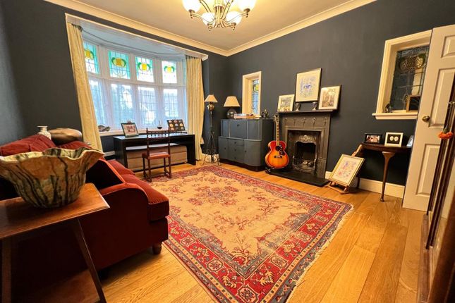 32, Westrow Gardens, Ilford photo 4