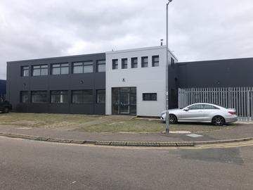 Thumbnail Commercial property to let in Lyon Way, St. Albans