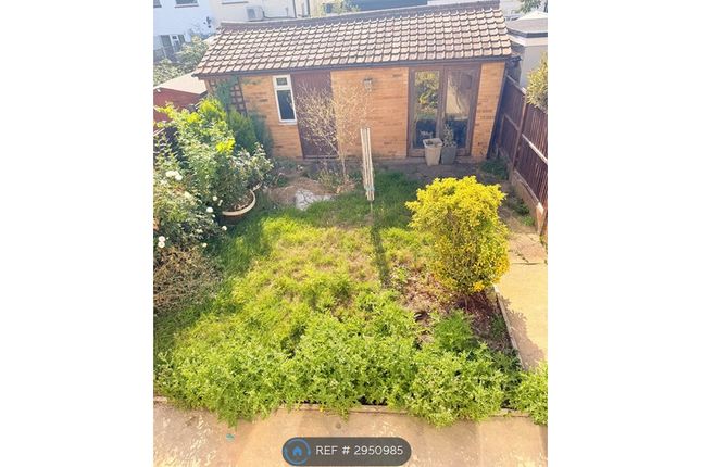 Chaseside Close, Romford photo 4