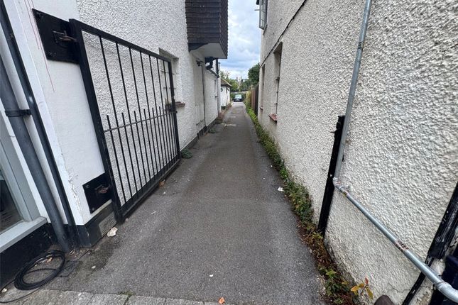 Studio parking on Parking Space 8, Banbury Road, Oxfordshire, £100/mo