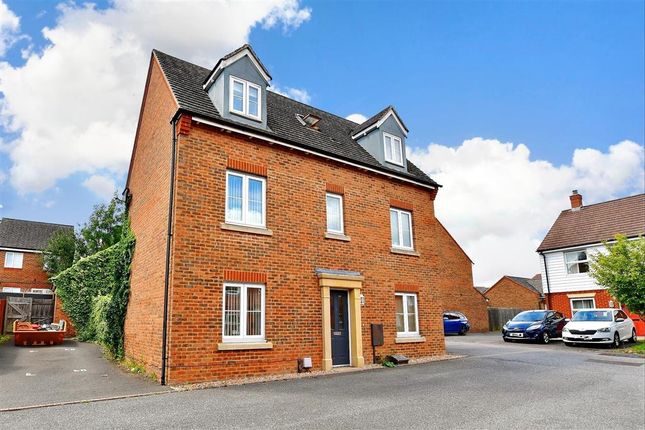 Thumbnail Detached house for sale in Melcombe Close, Ashford, Kent