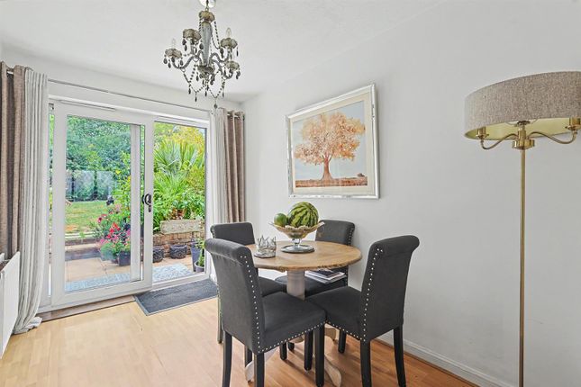 12, Kestrel Grove, Rayleigh photo 4