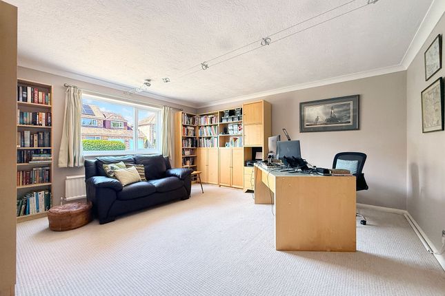 13 Colton Road, Swindon photo 3
