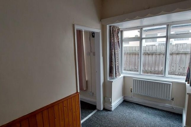 Flat to rent in Palmerston Road, Woodston, Peterborough