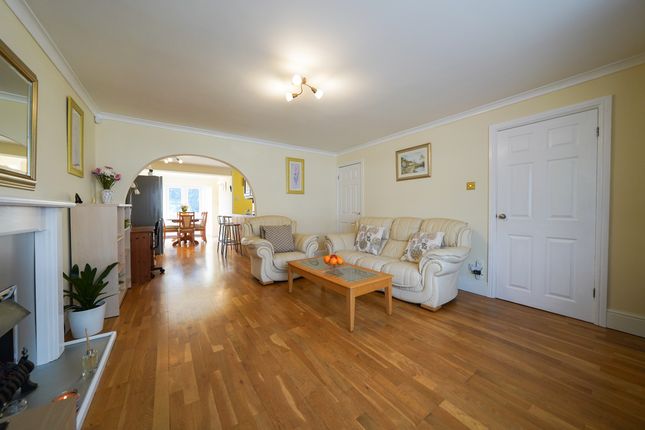 16 Farr Wood Close, Leicester photo 3