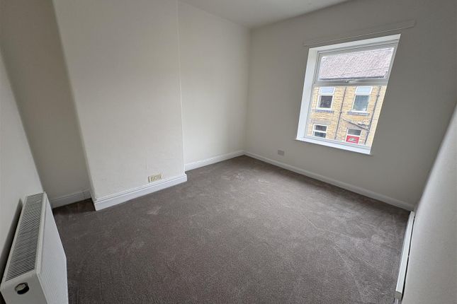 16, Edward Street, Liversedge photo 4