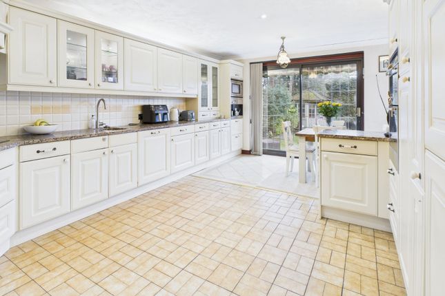 Woodcote,, Stylecroft Road, Buckinghamshire photo 4
