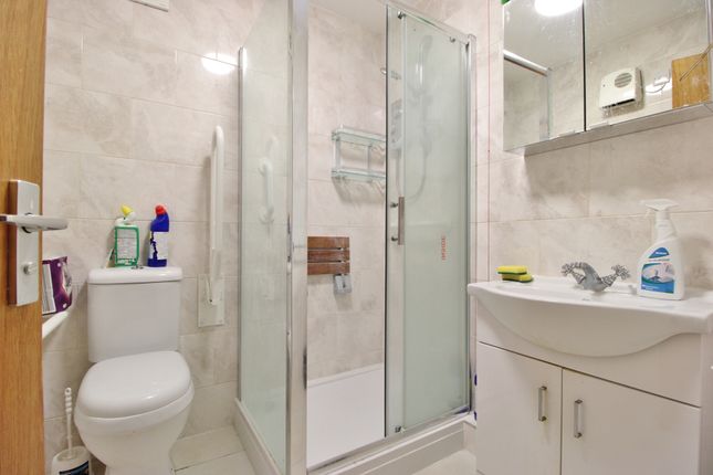 15 Keyes Court, Albert Road, Southsea photo 3