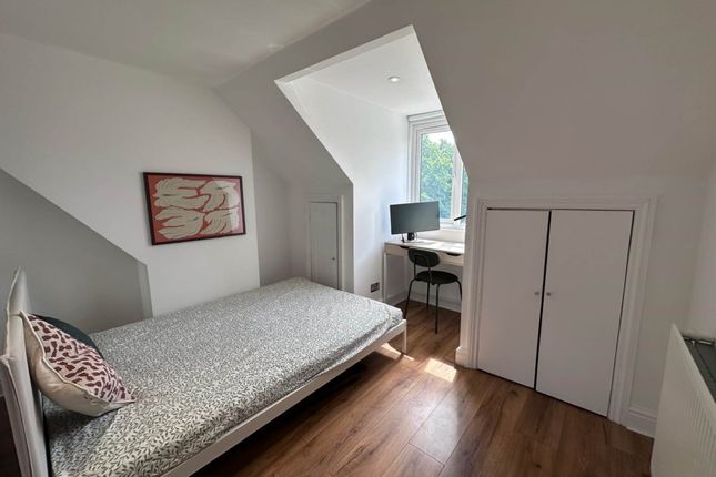 135, Gordon Road, London photo 2