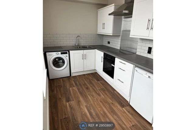 Flat   Prospect Place, Scarborough photo 2