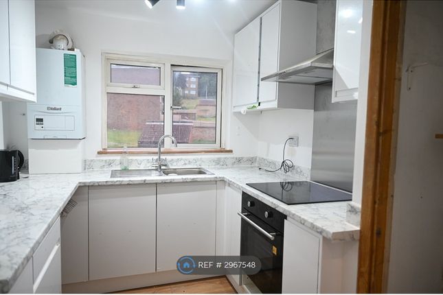 Sunderland Close, Rochester photo 2