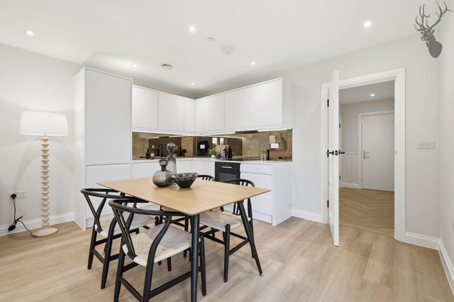 23b Novella, 177 High Road, Chigwell photo 3